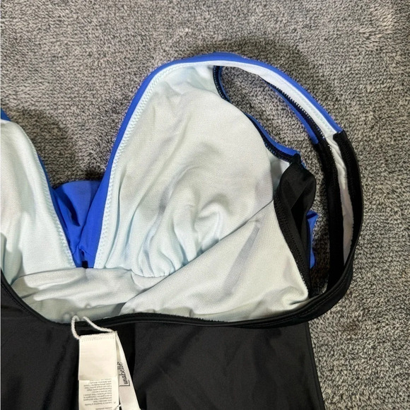 Swimsuit - Picture 5 of 6